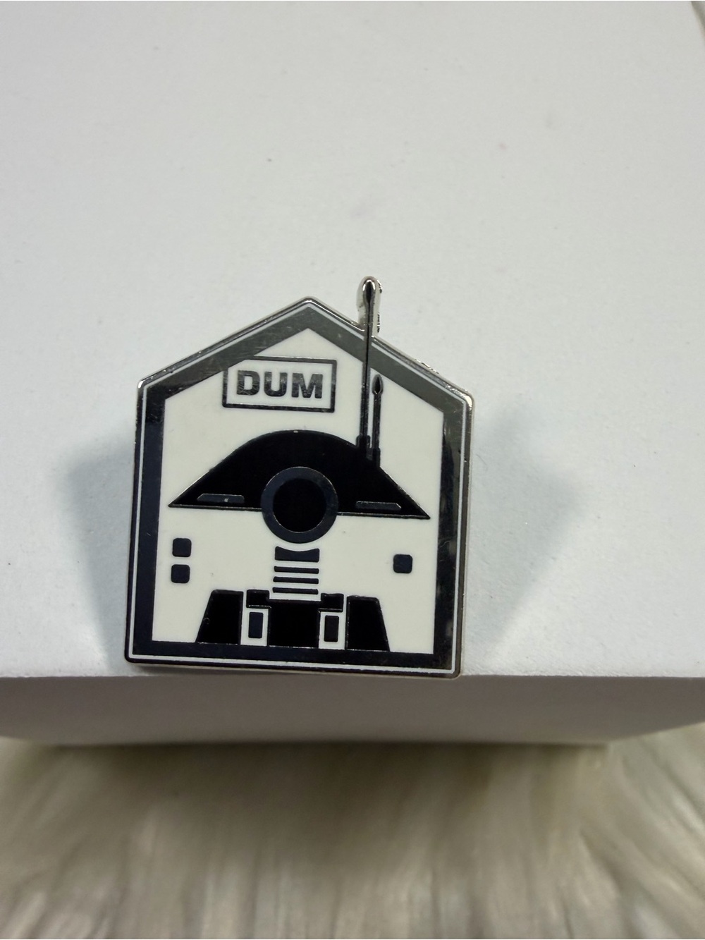 💜3/$15💜 DISNEY DUM Black and White Robot Pin